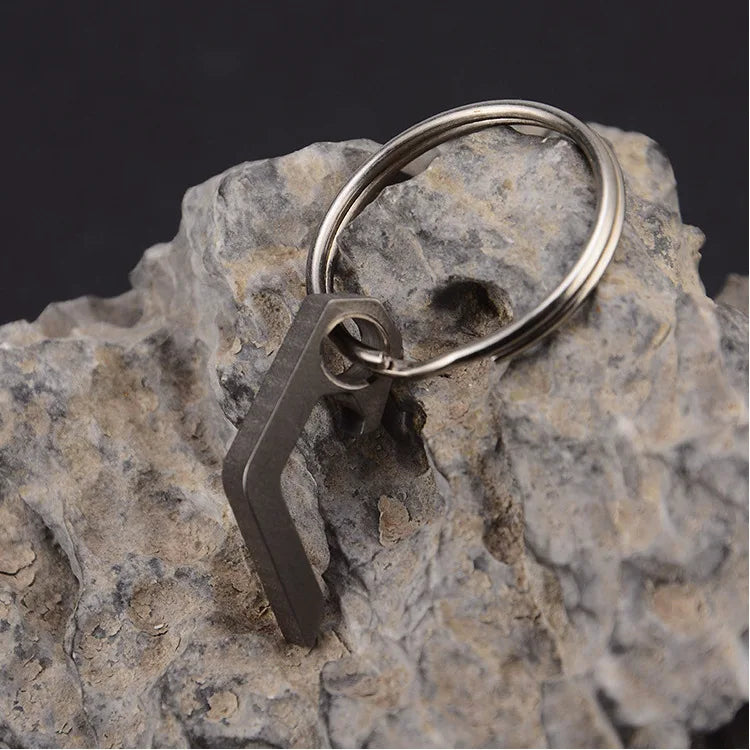 EDC Mini Bottle Opener Keyring – Lightweight Pocket Tool for Camping & Outdoor